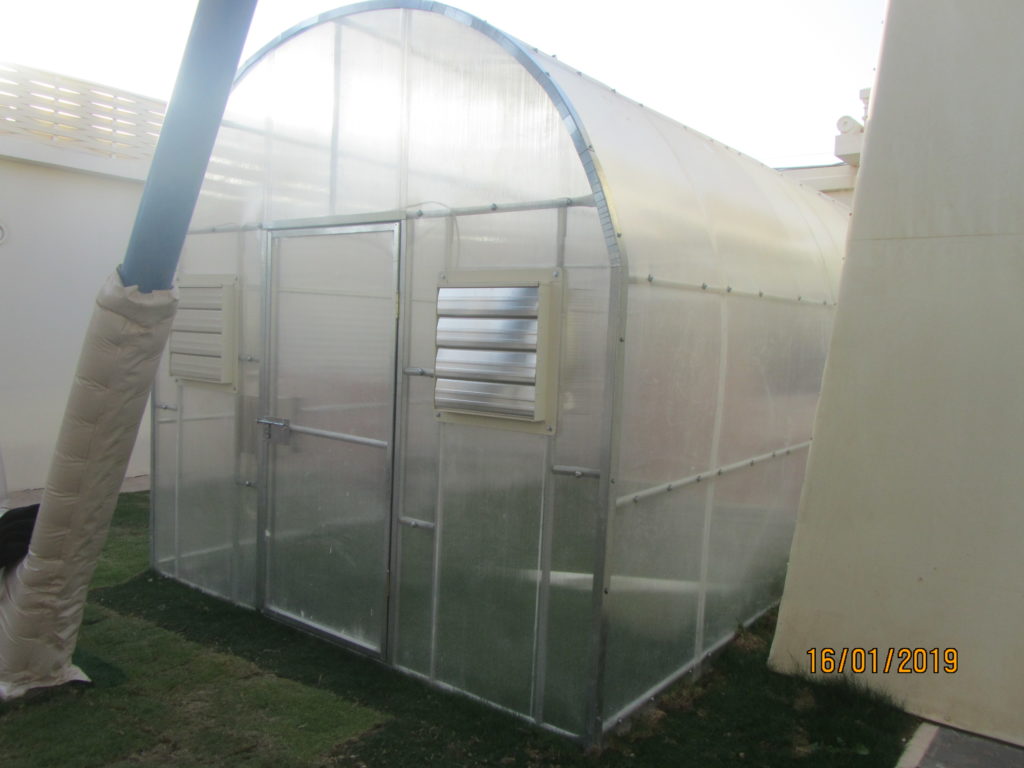 IMG_3001 بيت قائم الاجناب مبرد بغطاء البلاستيك بعرض 6م
