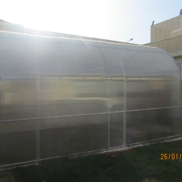 البيت المكنون مغطى بالبولي كربونيت