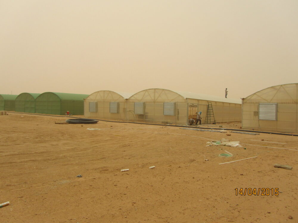 صالة مكونة من وحدتين ومغطاه بغطاء من الفايبرجلاس