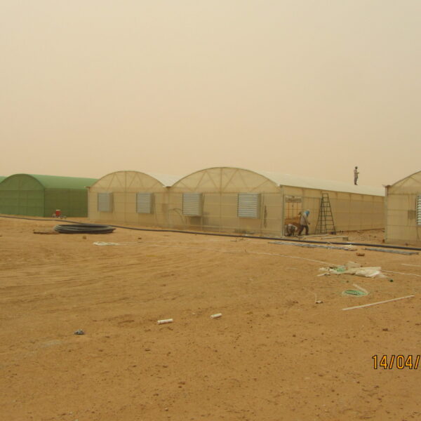 صالة مكونة من وحدتين ومغطاه بغطاء من الفايبرجلاس