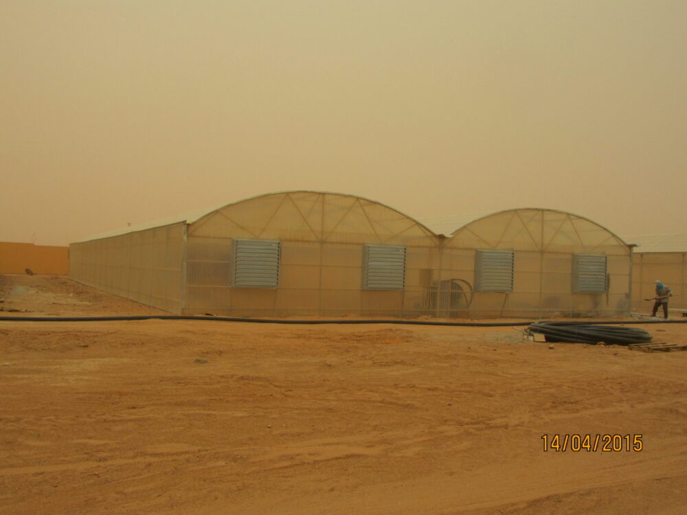 صالة مكونة من وحدتين ومغطاه بغطاء من الفايبرجلاس