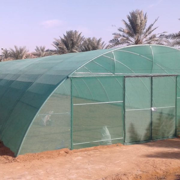 بيت مقوس مغطى بشبك الظل وغير مبرد