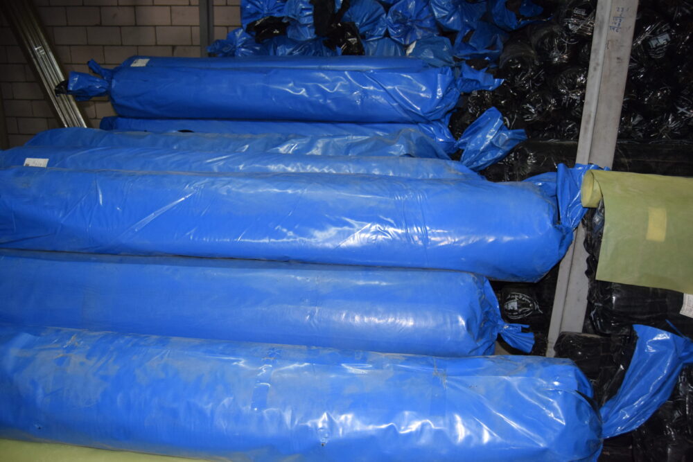 رولات البلاستيك اليوناني للبيوت المبردة 3 scaled مصنع بيوت الكنانة للبيوت المحمية