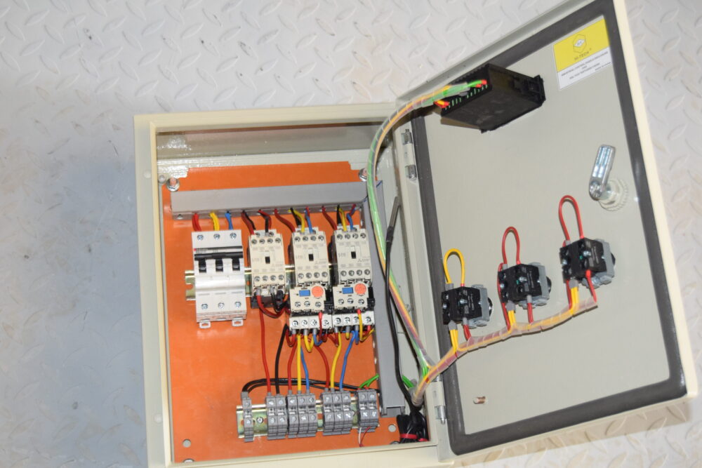 لوحة التحكم للبيت المكيف 13 scaled مصنع بيوت الكنانة بيوت محميه سعودية