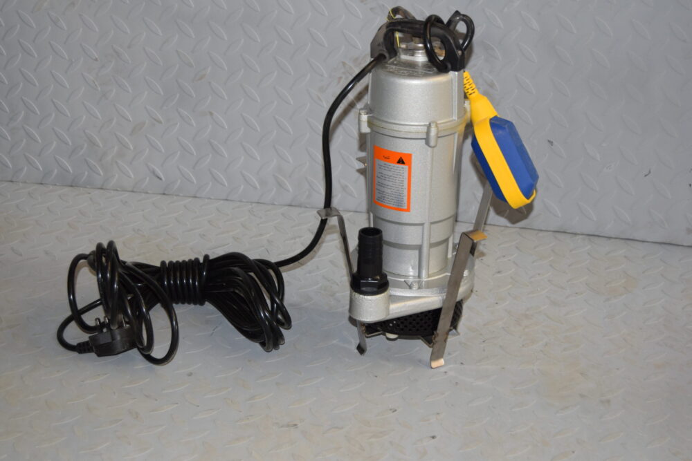 مضخة غاطسة1 scaled مصنع بيوت الكنانة للبيوت المحمية