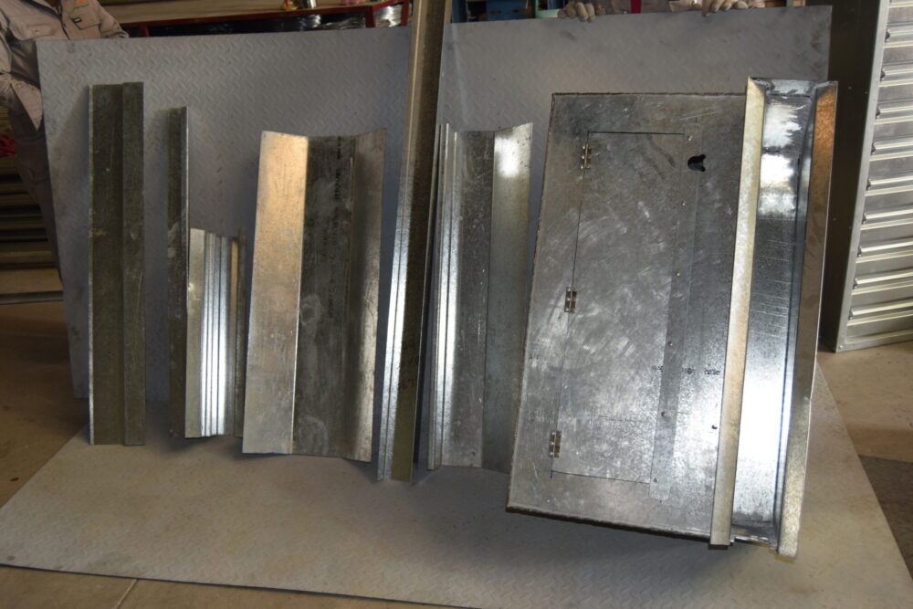 حوض تجميع المياه لنظام التبريد مع مجرى الماء وصاج الخلايا وصاج مجري السيل scaled مصنع بيوت الكنانة للبيوت المحمية